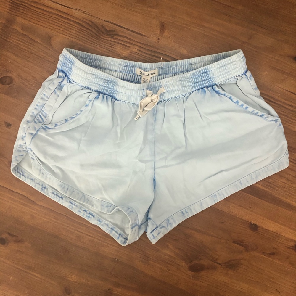Billabong flowy denim short M